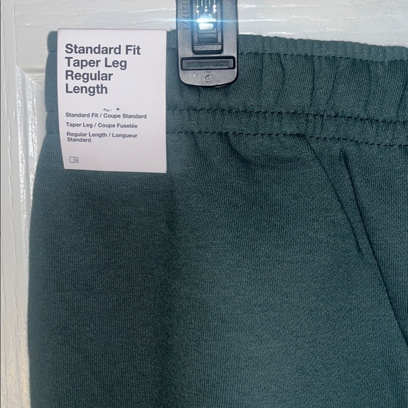 Nike standard fit medium taper leg Joggers with Gold Embroidery - Picture 5 of 7